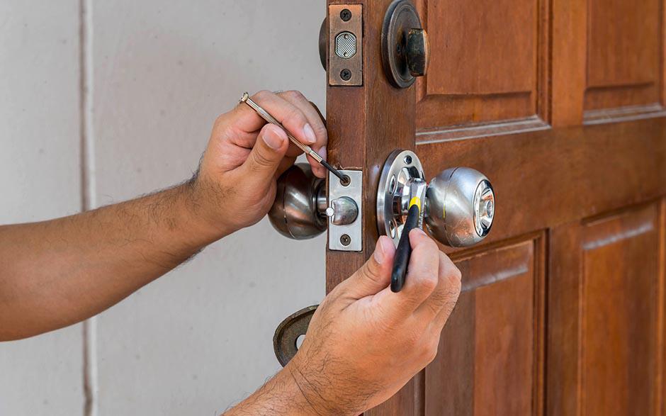 installer serrure porte Paris 13