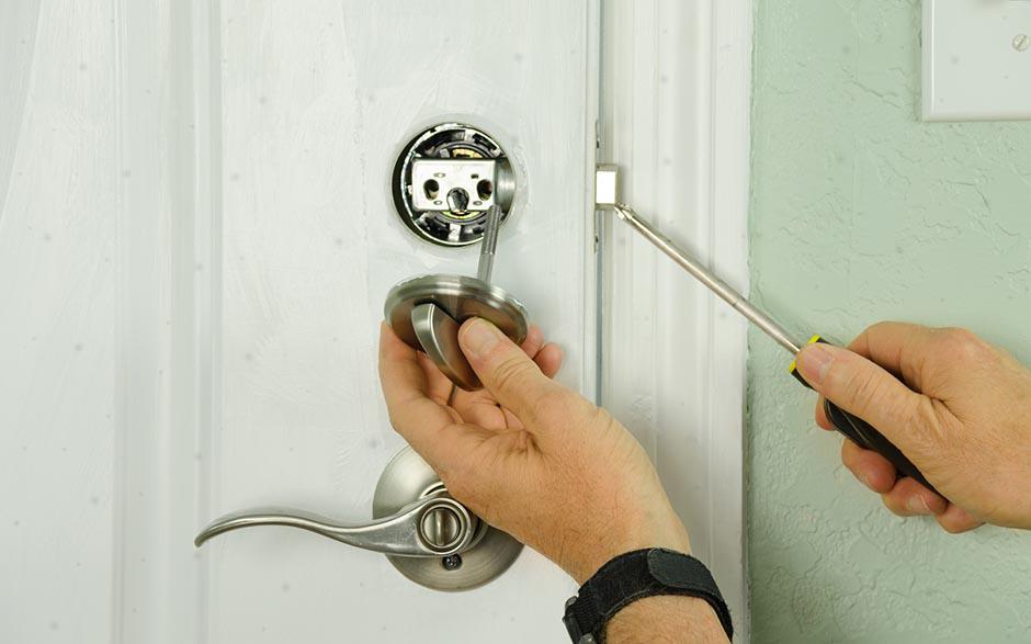 installer serrure porte Paris 13